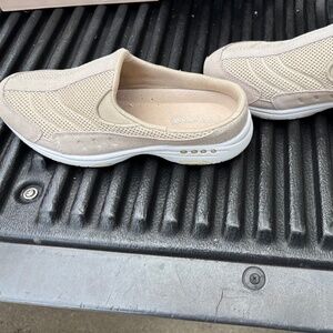 Easy Spirit Cream Mules Slip-On Comfort Footwear